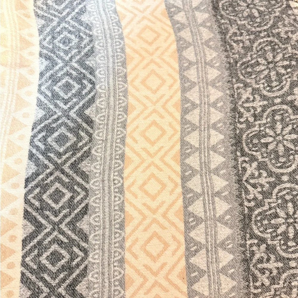 Geometric/Floral Patterned Large Blanket Scarf in Gray and Cream